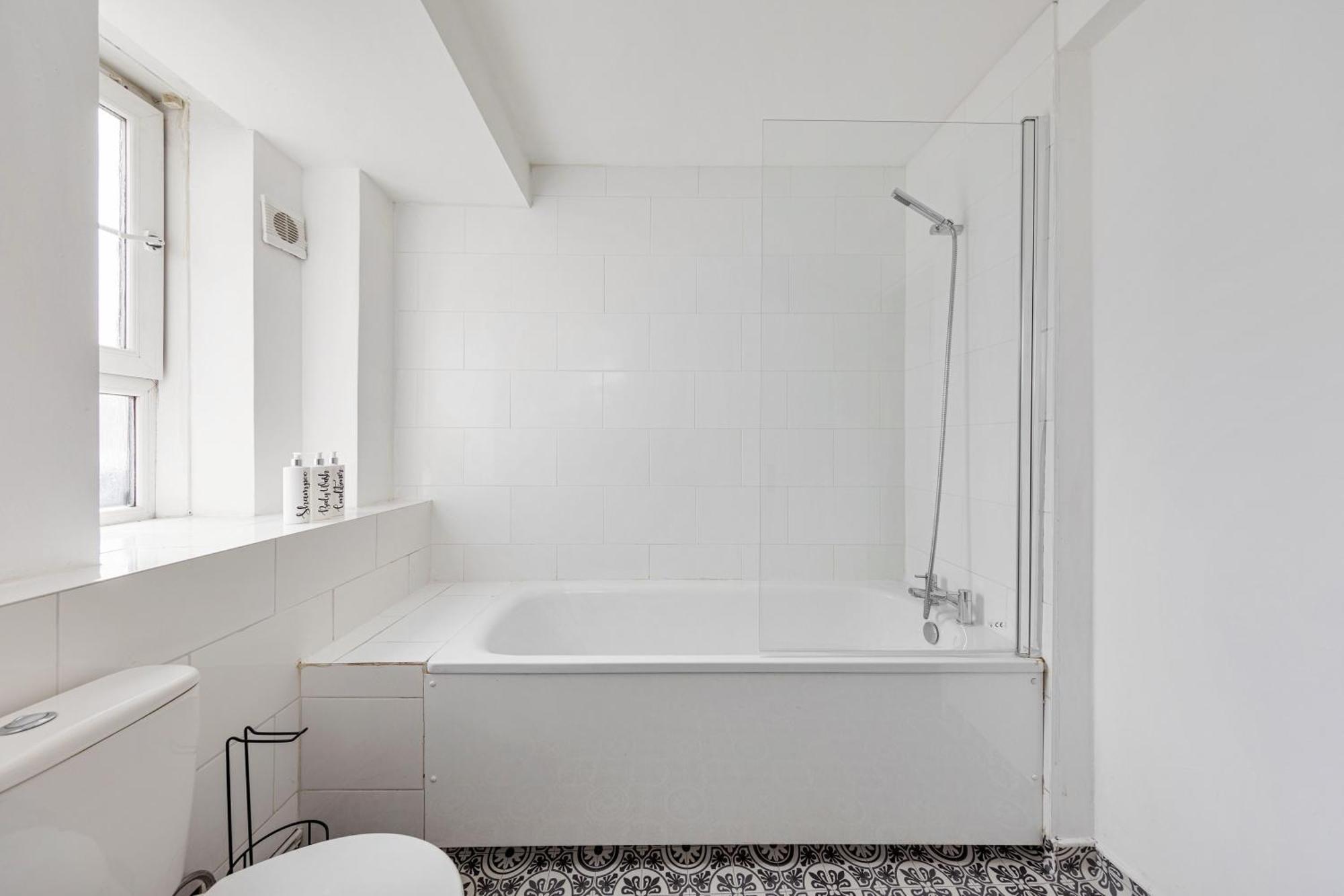 Sleek Shoreditch Hideout - 2 Bed Gem With Balcony In Apartamento